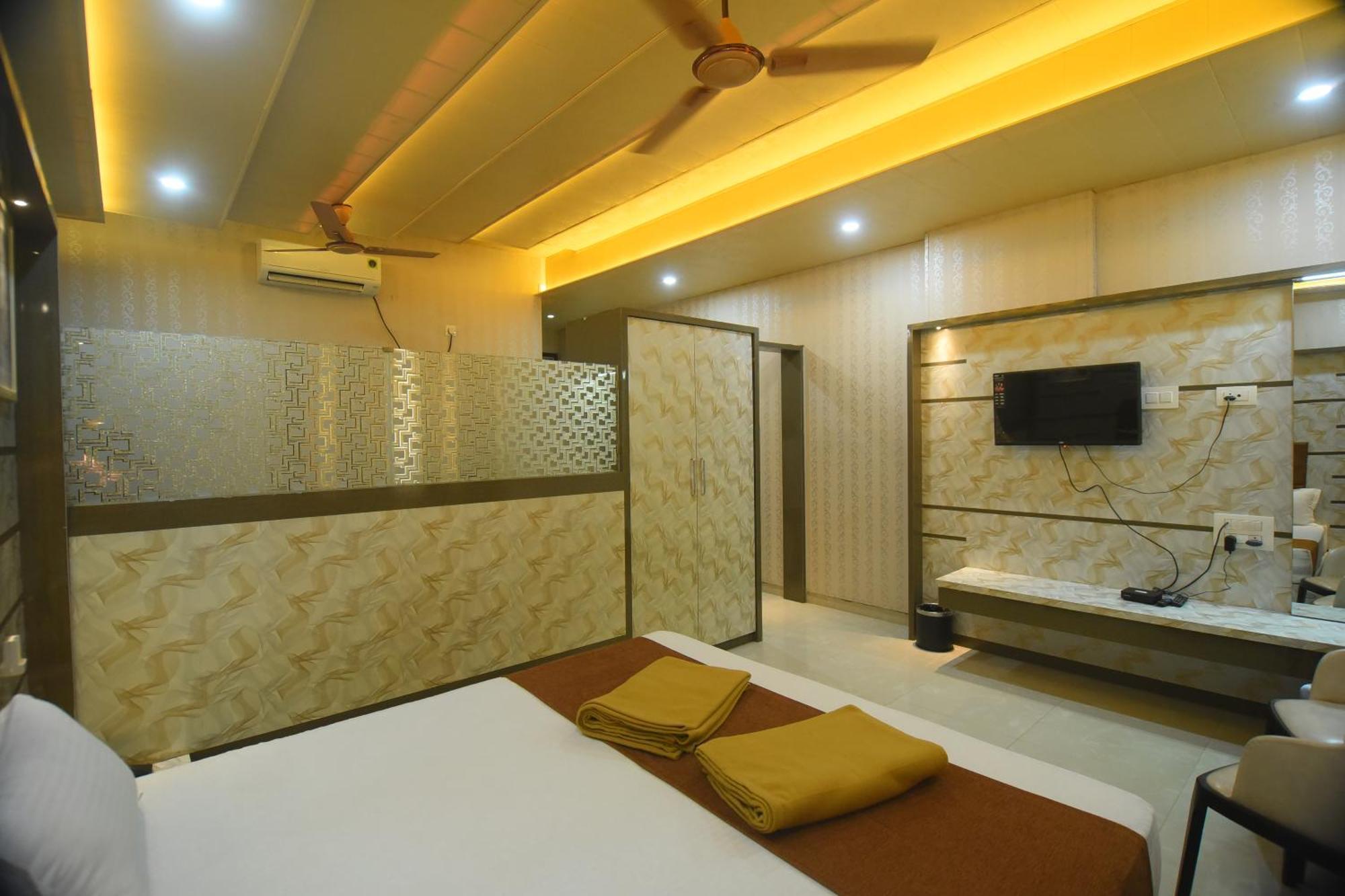 R Empire Revtree Hotel Davanagere Exterior photo