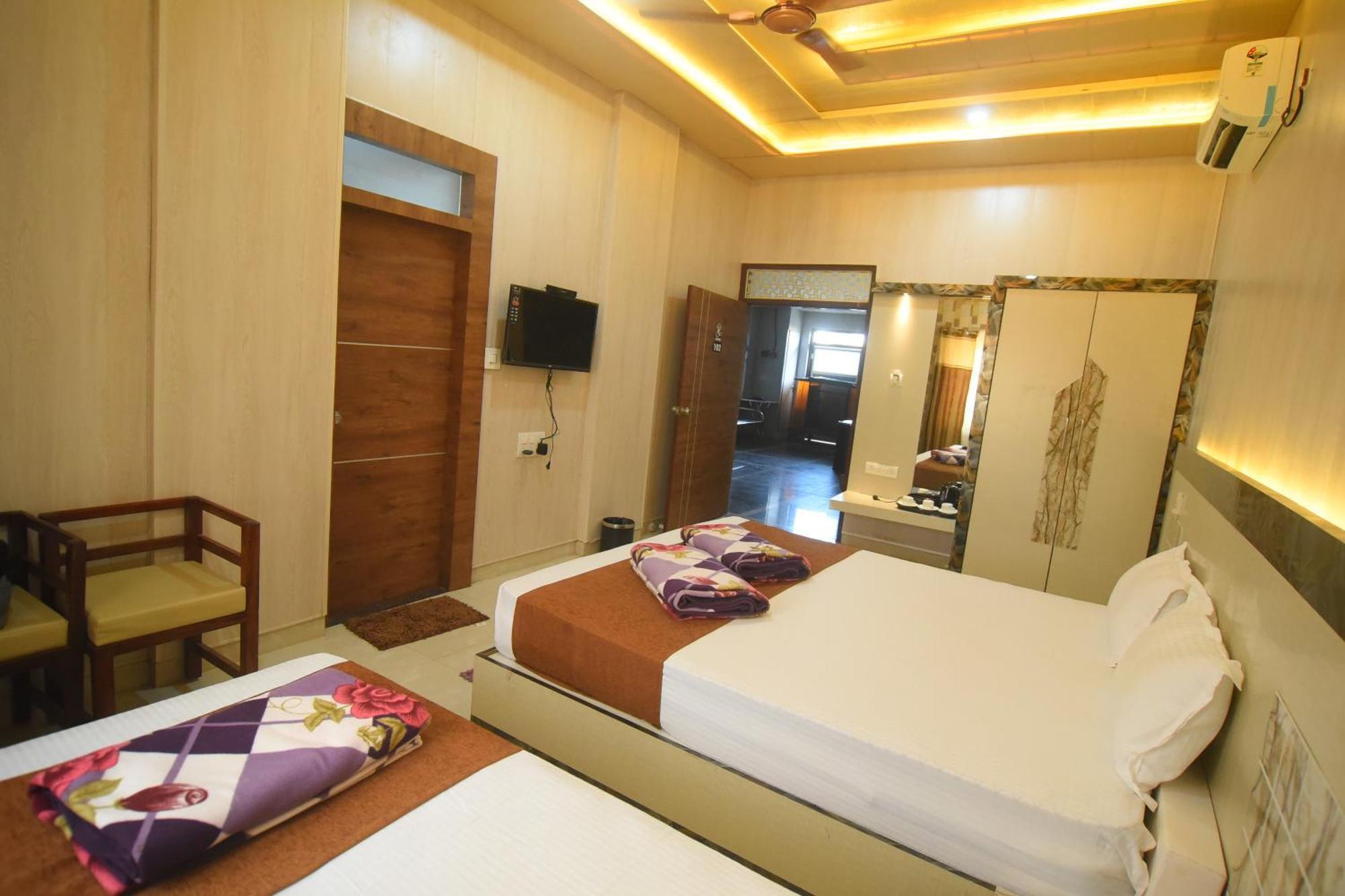 R Empire Revtree Hotel Davanagere Exterior photo