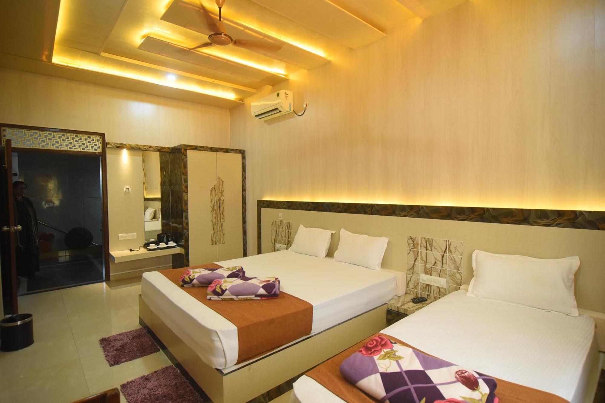 R Empire Revtree Hotel Davanagere Exterior photo