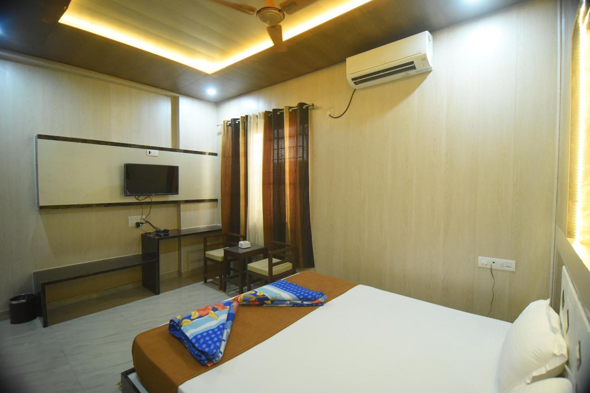 R Empire Revtree Hotel Davanagere Exterior photo