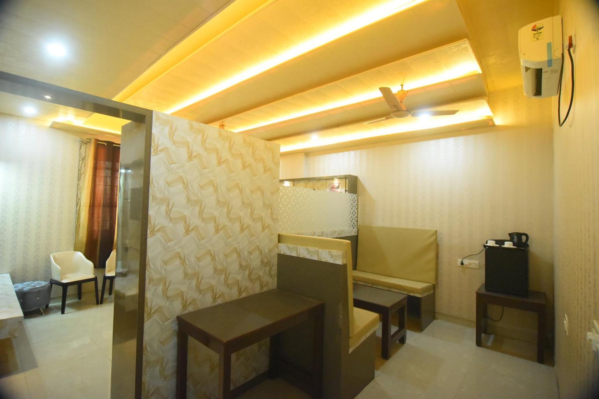 R Empire Revtree Hotel Davanagere Exterior photo