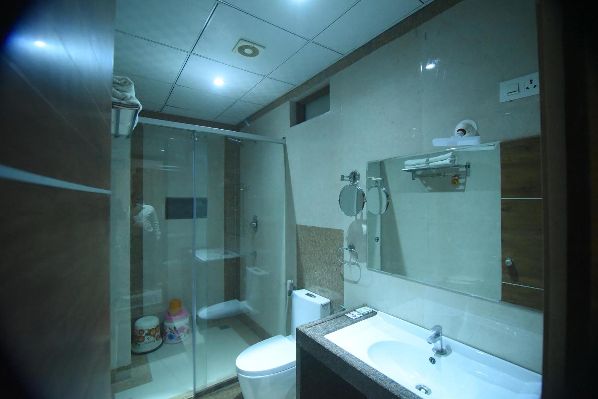 R Empire Revtree Hotel Davanagere Exterior photo