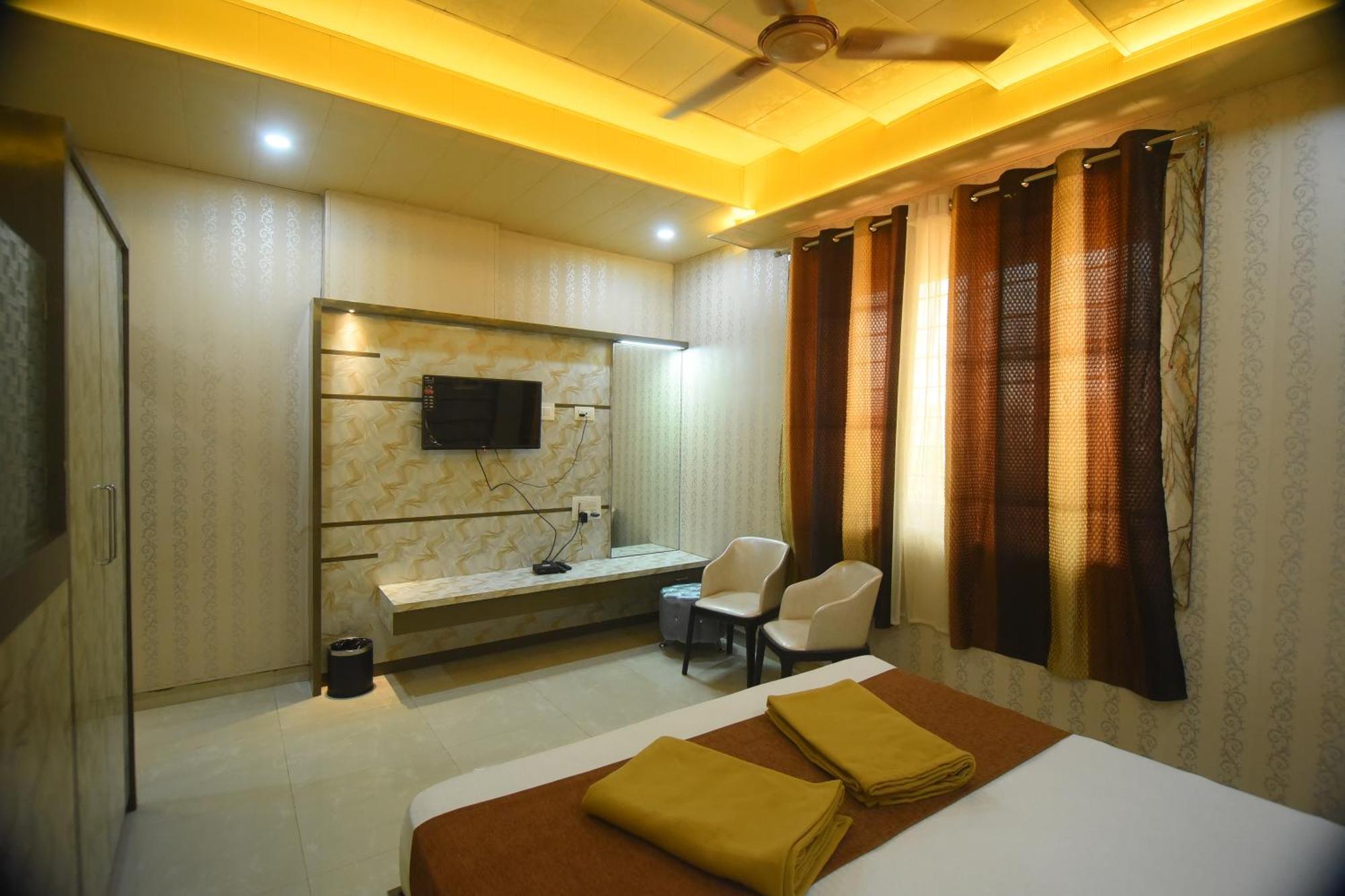 R Empire Revtree Hotel Davanagere Exterior photo