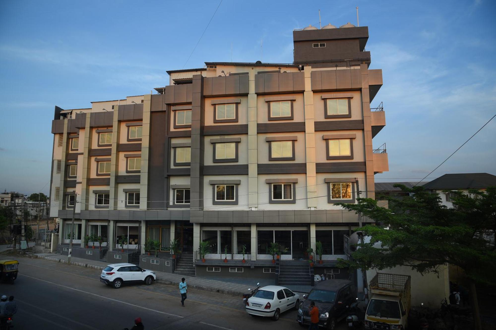 R Empire Revtree Hotel Davanagere Exterior photo